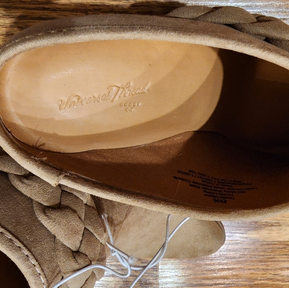 NEW Universal Thread Faux Suede Booties Women's Size 6.5 - Picture 10 of 11